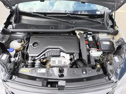 Photo 11 Peugeot 2008  Hybrid 136 e-DCS6