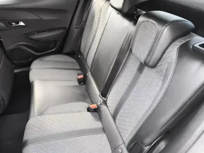 Photo 9 Peugeot 2008  Hybrid 136 e-DCS6