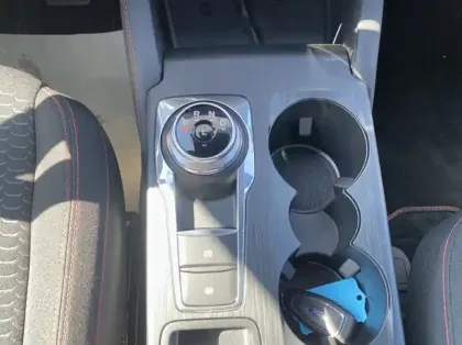 Photo 7 Ford Kuga 2.5 Duratec 180ch Hybrid FlexiFuel ST-Line Powershift