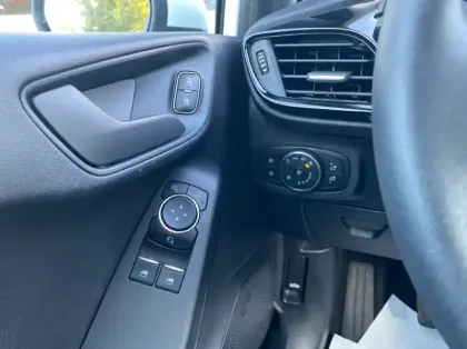 Photo 5 Ford Fiesta 1.0 EcoBoost 95ch Connect Business Nav 3p