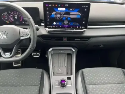 Photo 9 Volkswagen T-roc 1.5 eTSI Hybrid 150 ch DSG7 R-Line