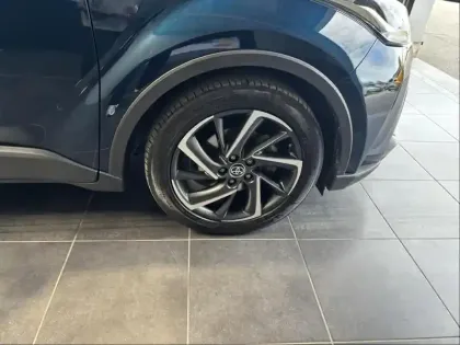 Photo 8 Toyota C-HR  2.0 Hybride 184ch Design Ultimate E-CVT