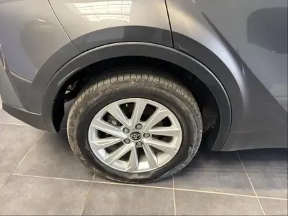 Photo 10 Toyota C-HR  1.8 Hybride 140ch Dynamic NG23