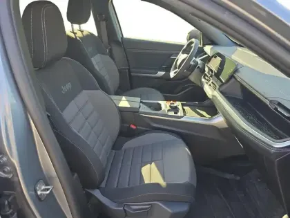 Photo 13 Jeep Compass  1.2 Turbo T3 145ch e-Hybrid Altitude BVR6