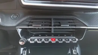 Photo 16 Peugeot 208  Electrique 50 kWh 136ch
