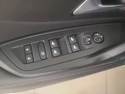 Photo 24 Peugeot 308  SW PHEV 180 e-EAT8