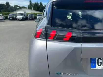 Photo 16 Peugeot 2008  Electrique 136 ch