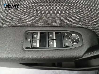 Photo 11 Renault Captur  E-Tech full hybrid 160 ch