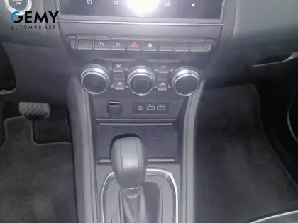 Photo 13 Renault Captur  E-Tech full hybrid 145