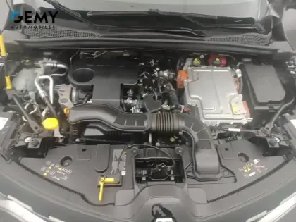 Photo 11 Renault Captur  E-Tech full hybrid 145