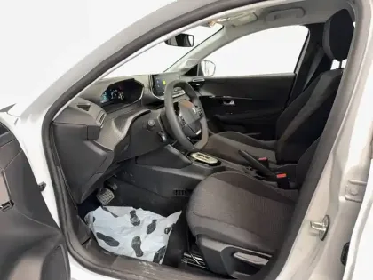 Photo 16 Peugeot 208  Hybrid 110 ch e-DCS6