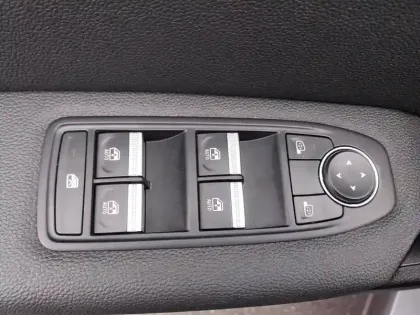 Photo 24 Renault Captur  E-Tech full hybrid 145