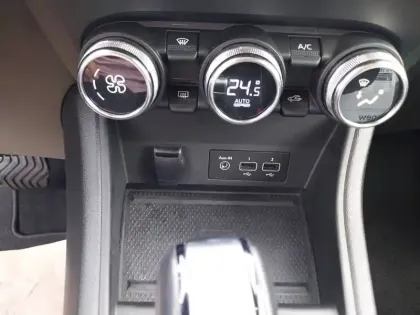 Photo 33 Renault Captur  E-Tech full hybrid 145