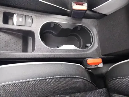 Photo 35 Renault Captur  E-Tech full hybrid 145
