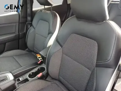 Photo 8 Renault Captur  E-Tech full hybrid 145