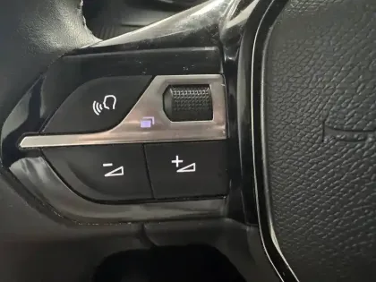 Photo 18 Peugeot 208  BlueHDi 100 S&S BVM6