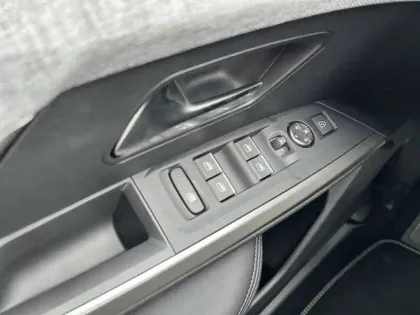 Photo 12 Peugeot 5008  Hybrid 145 ch e-DCS6