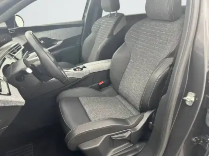 Photo 31 Peugeot 5008  Hybrid 145 ch e-DCS6