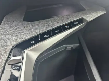 Photo 40 Peugeot 5008  Hybrid 145 ch e-DCS6