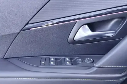 Photo 45 Peugeot 208  Electrique 50 kWh 136ch