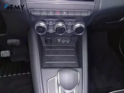 Photo 28 Renault Captur  E-Tech 145 - 21