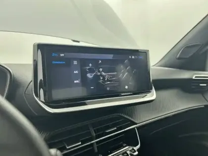 Photo 20 Peugeot 2008  Hybrid 145 ch e-DCS6