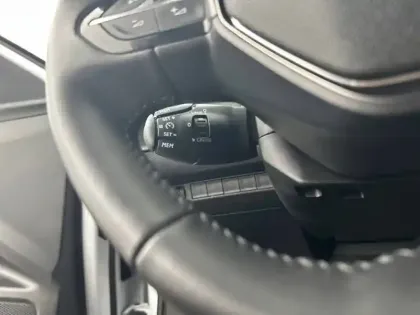 Photo 18 Peugeot 2008  Hybrid 145 ch e-DCS6