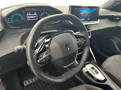 Photo 8 Peugeot 2008  Hybrid 145 ch e-DCS6