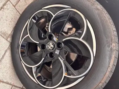 Photo 7 Alfa Romeo Junior  1.2 Ibrida 145ch Speciale e-DCT6