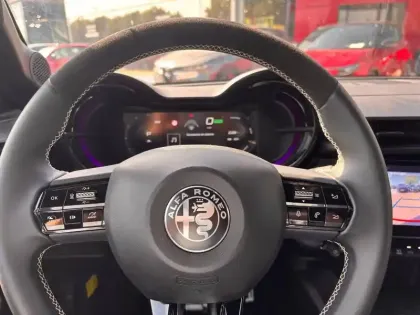 Photo 14 Alfa Romeo Junior  Elettrica 156ch 54kWh Sport Speciale