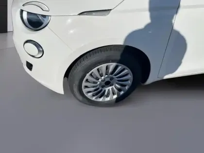 Photo 8 Fiat 500  e 95ch Action