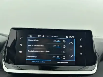 Photo 29 Peugeot 2008  PureTech 100 S&S BVM6