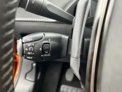 Photo 26 Peugeot 2008  PureTech 100 S&S BVM6