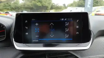 Photo 17 Peugeot 2008  PureTech 130 S&S EAT8