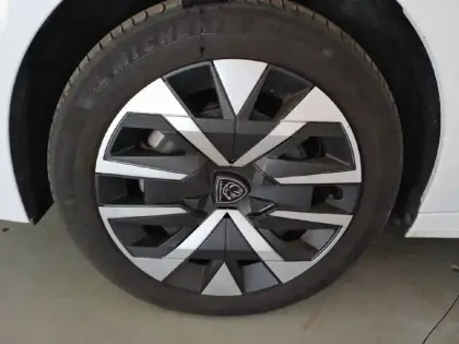 Photo 12 Peugeot 208  Hybrid 100 e-DCS6