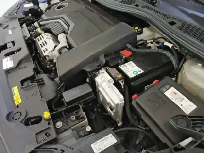 Photo 14 Peugeot 208  Hybrid 100 e-DCS6