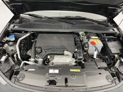 Photo 20 Peugeot 308  PureTech 130ch S&S EAT8