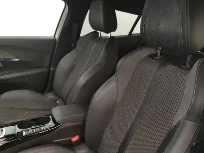 Photo 8 Peugeot 2008  PureTech 130 S&S EAT8