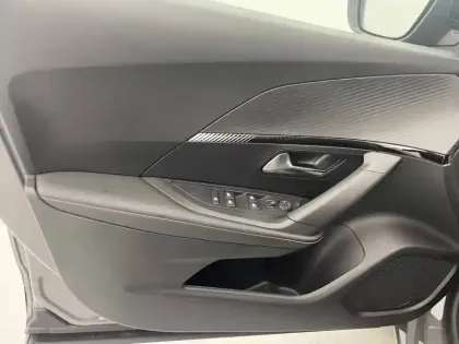Photo 25 Peugeot 2008  PureTech 100 S&S BVM6