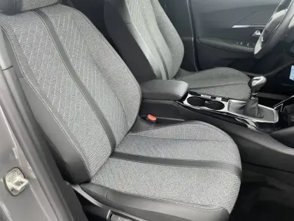 Photo 24 Peugeot 2008  PureTech 100 S&S BVM6