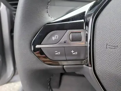 Photo 13 Peugeot 208  Hybrid 110 ch e-DCS6