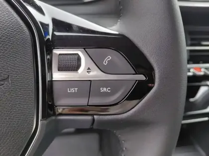 Photo 12 Peugeot 208  Hybrid 110 ch e-DCS6
