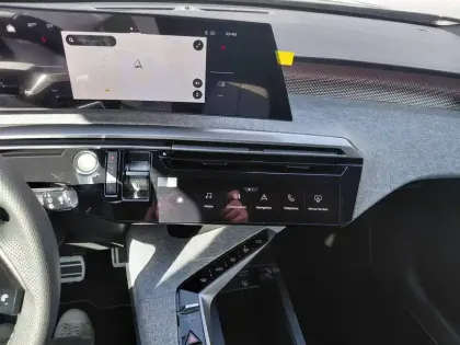Photo 19 Peugeot 5008  Plug-in Hybrid 225 ch e-DCS7