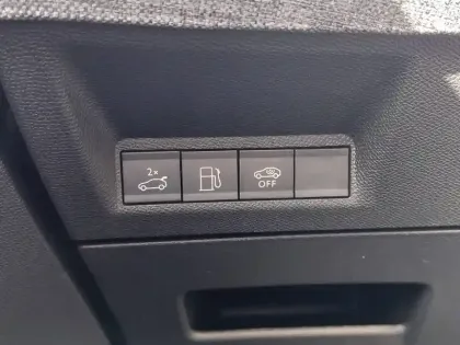 Photo 16 Peugeot 5008  Plug-in Hybrid 225 ch e-DCS7