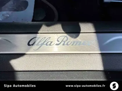Photo 37 Alfa Romeo Junior  1.2 Ibrida 145 ch e-DCT6