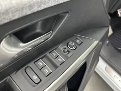 Photo 17 Peugeot 3008  Electrique 210 ch 73 kWh