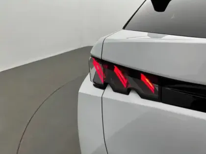 Photo 16 Peugeot 3008  Electrique 210 ch 73 kWh