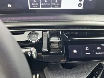 Photo 13 Peugeot 3008  Electrique 210 ch 73 kWh