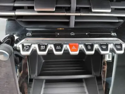 Photo 15 Peugeot 2008  Hybrid 110 ch e-DCS6