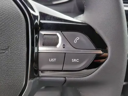 Photo 12 Peugeot 2008  Hybrid 110 ch e-DCS6